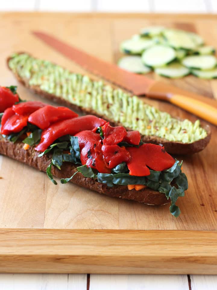 Sandwich slices with roasted red pepper and kale.