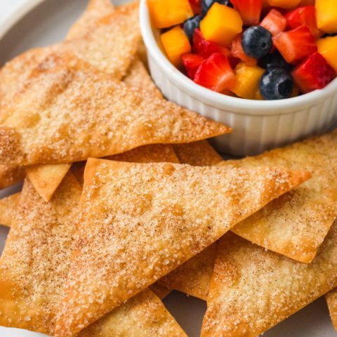 Baked Wonton Chips with fruit salsa on a blue plate.