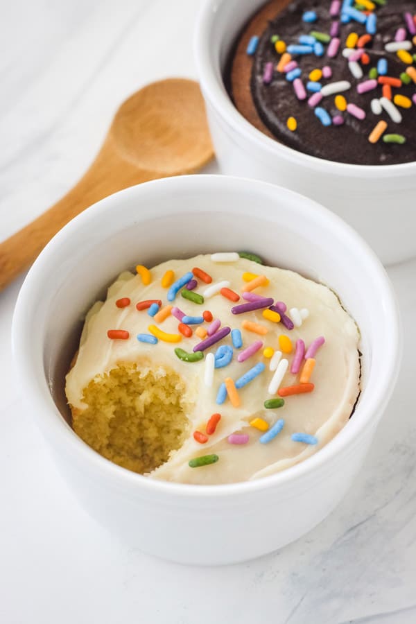 Cinnamon Roll Microwave Mug Cake Recipe - Kim's Cravings