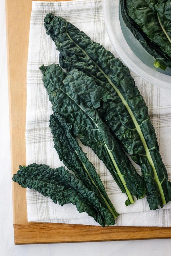 Crisp revived kale leaves drying on a kitchen towel.